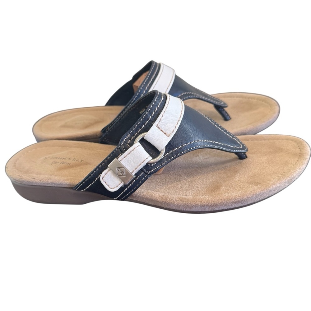 St. John’s Bay navy blue white thong, sandal, flip-flop faux leather size 8.5